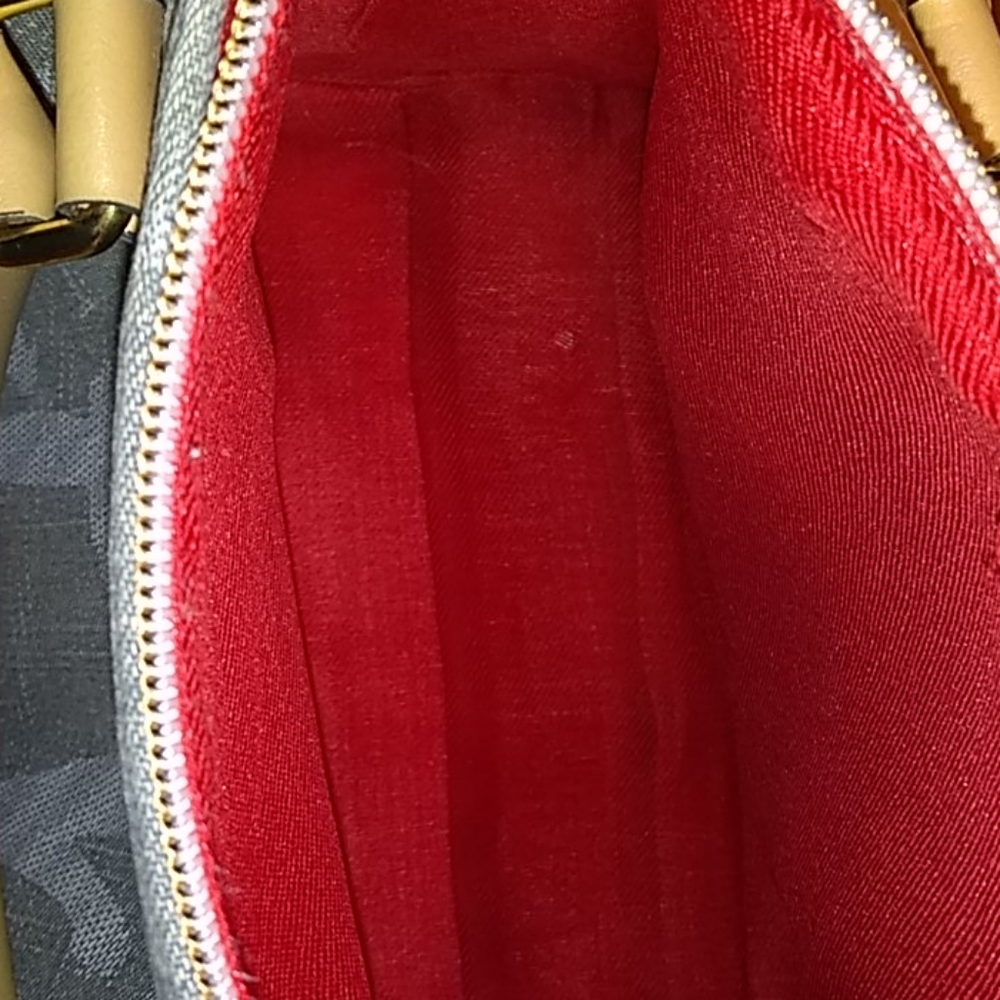 Victoria's Secret hand bag. - Picture 7 of 7